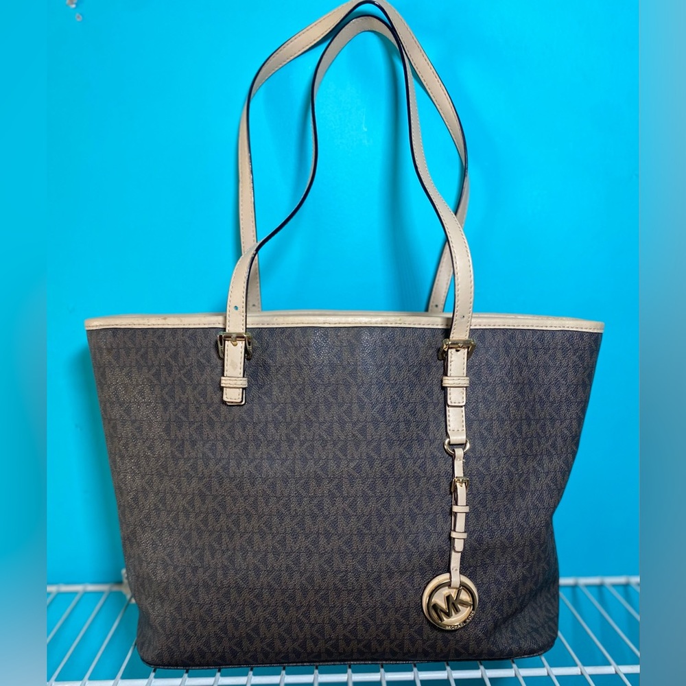 Michael Kors Tote 😍 kept in storage😍 only carried a few times ! - Picture 2 of 7
